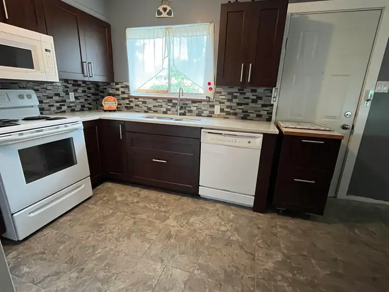 9861 124A STREET - photo 4 of 17