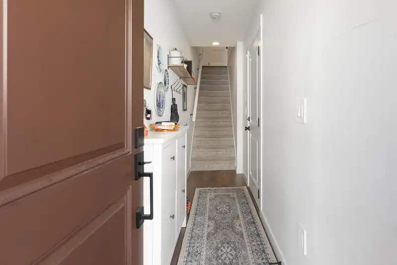 13 2774 MONTROSE AVENUE - photo 3 of 40