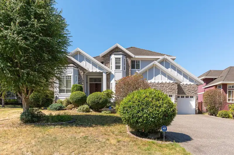 11255 164 STREET - photo 1 of 39