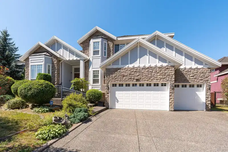 11255 164 STREET - photo 3 of 39