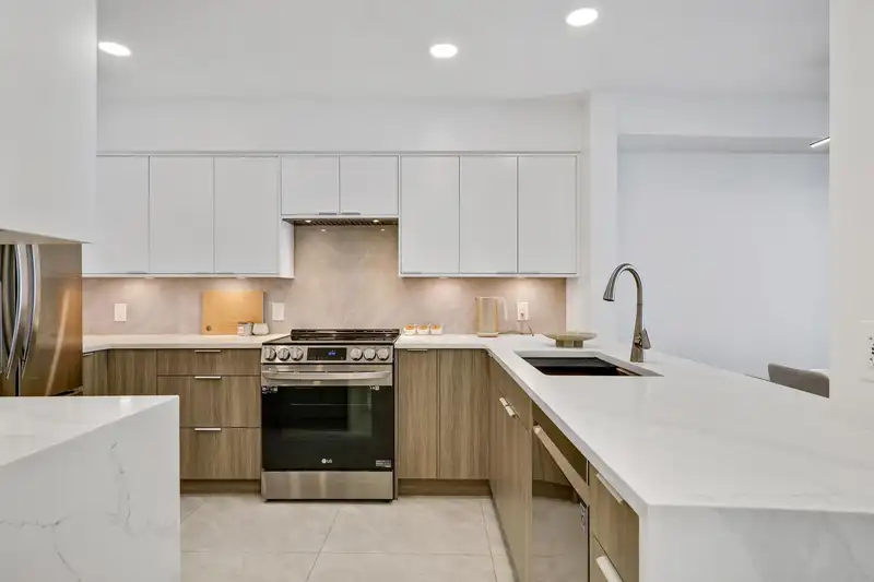9 7760 MINORU BOULEVARD - photo 2 of 25