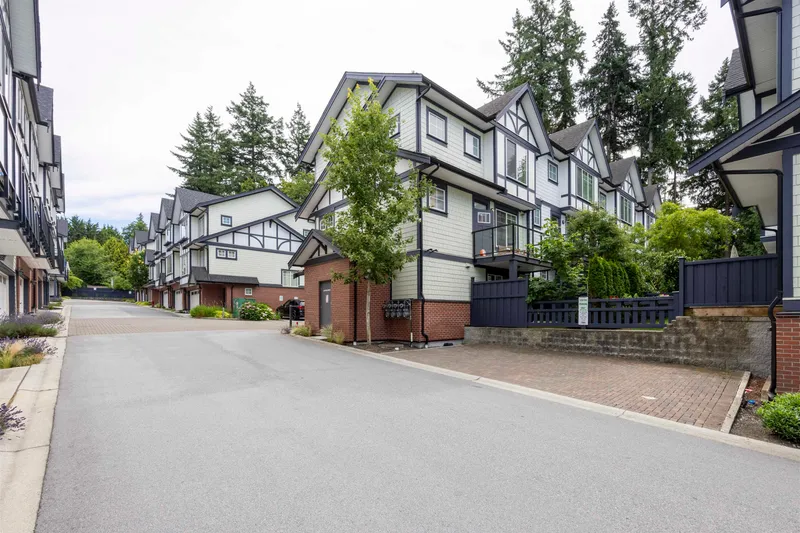 50 11188 72 AVENUE - photo 4 of 25