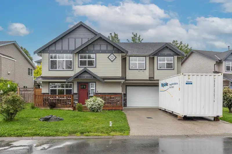 35166 LABURNUM AVENUE - photo 1 of 40