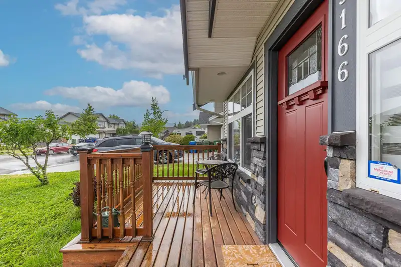 35166 LABURNUM AVENUE - photo 4 of 40