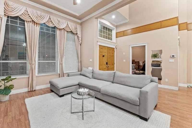 13305 87B AVENUE - photo 3 of 25