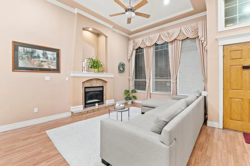 13305 87B AVENUE - photo 4 of 25