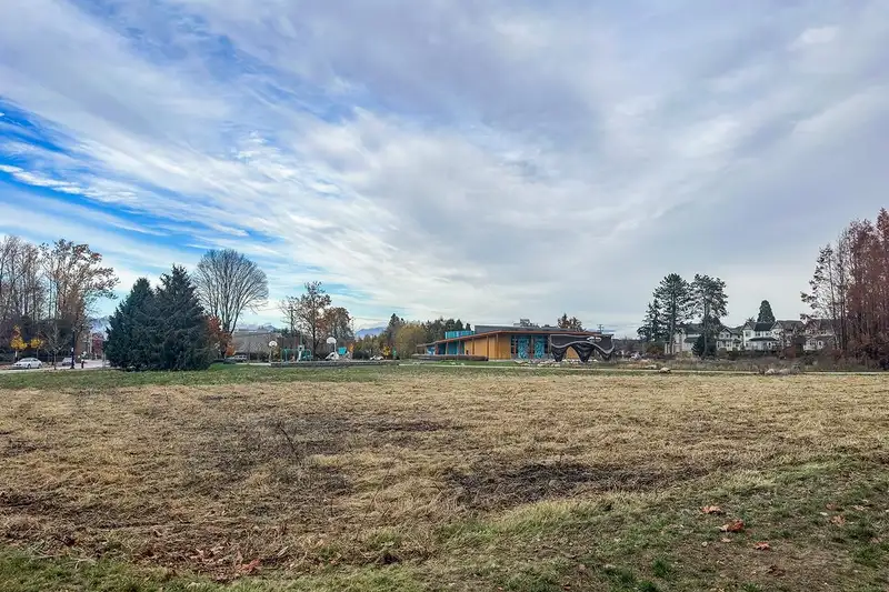 430 9500 TOMICKI AVENUE - photo 3 of 32