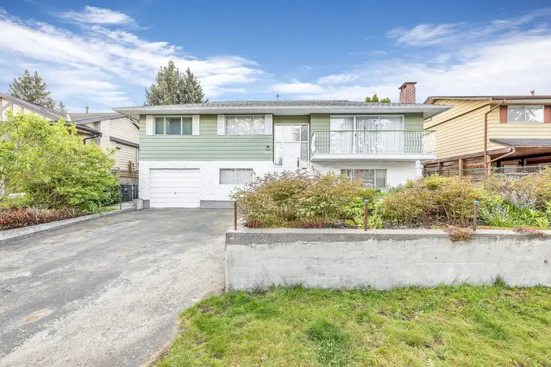 13886 78 AVENUE - photo 4 of 33