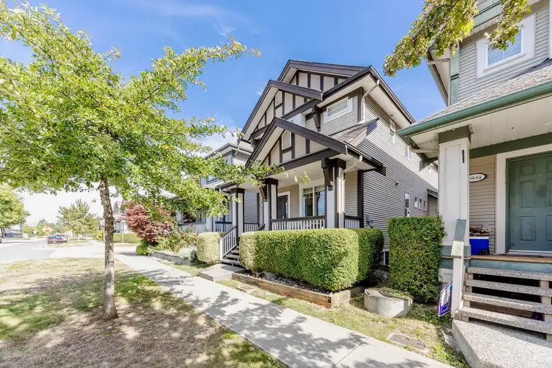 6942 190TH STREET - photo 1 of 37