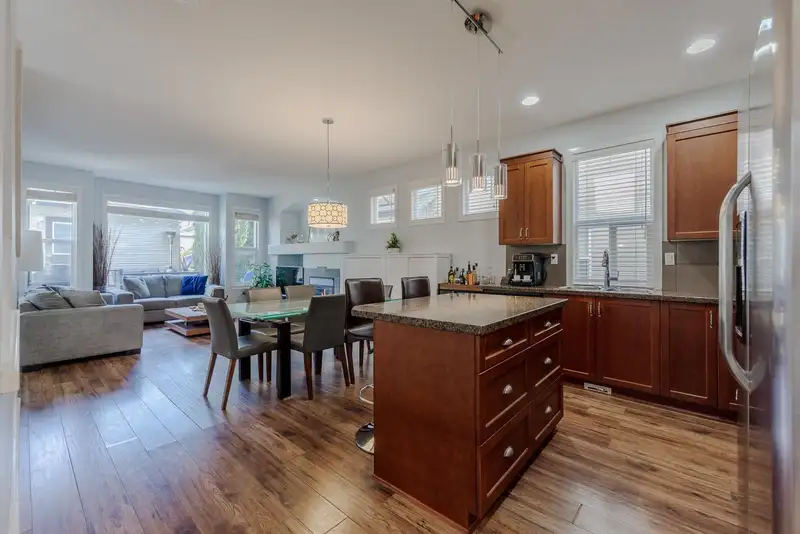 6942 190TH STREET - photo 4 of 37