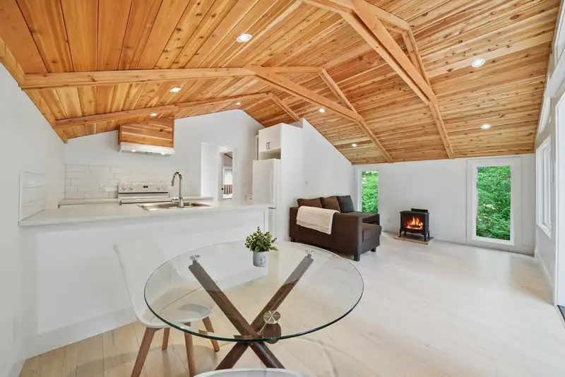 675 LITTLE BOULEVARD - photo 1 of 40