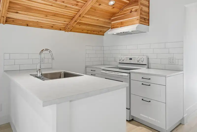 675 LITTLE BOULEVARD - photo 3 of 40