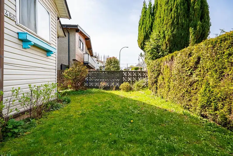 486 E KING EDWARD AVENUE - photo 4 of 29