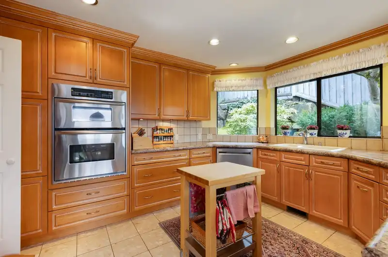5180 MEADFEILD ROAD - photo 4 of 20
