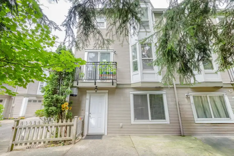 23 9559 130A STREET - photo 4 of 28