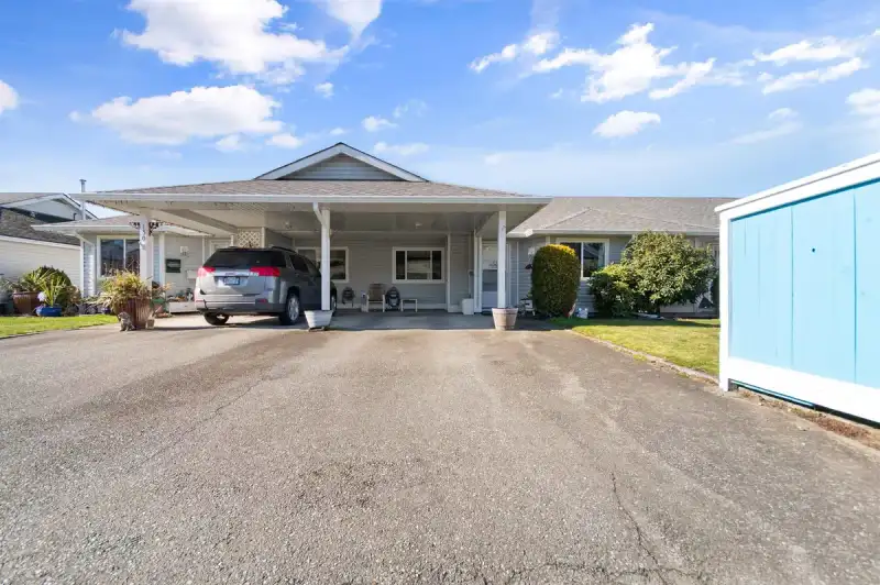 149 7610 EVANS ROAD - photo 1 of 32