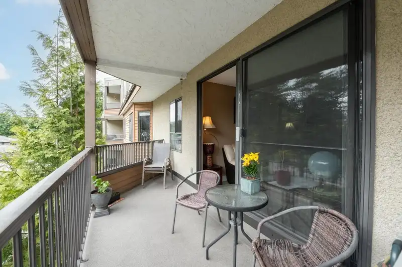 205 1720 SOUTHMERE CRESCENT - photo 2 of 17