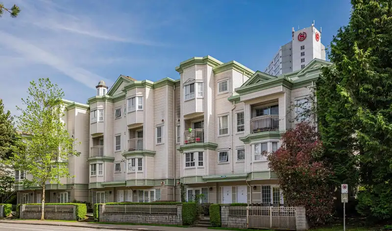 422 15268 105 AVENUE - photo 1 of 25