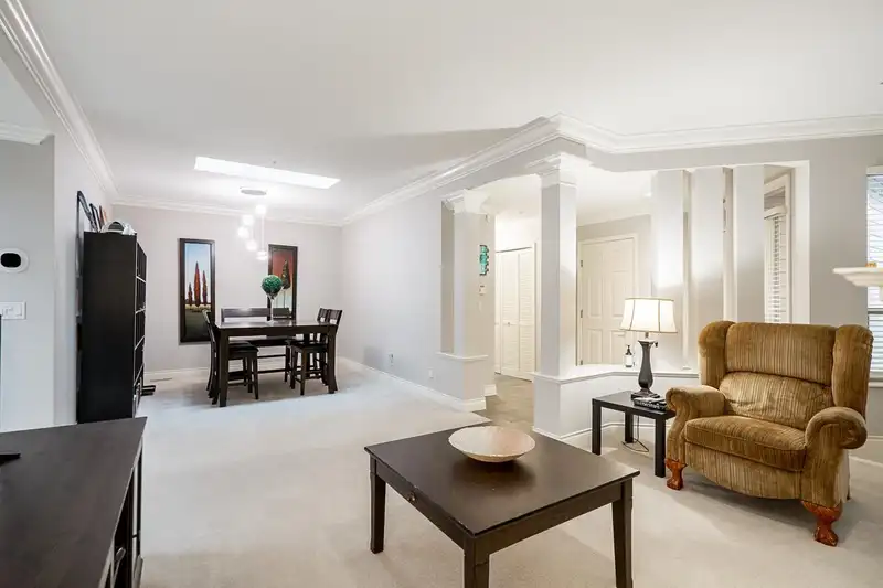 39 16655 64 AVENUE - photo 4 of 37