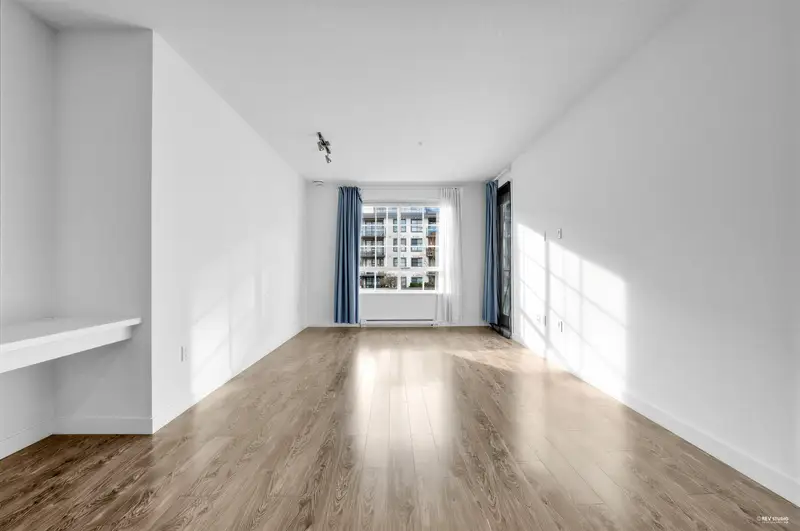 208 608 COMO LAKE AVENUE - photo 3 of 25