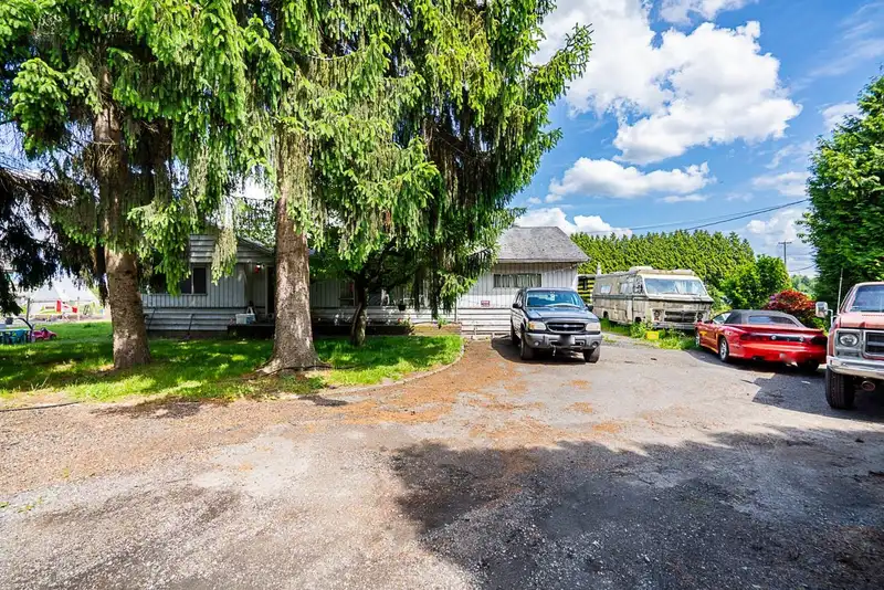 18365 LOUGHEED HIGHWAY - photo 3 of 40