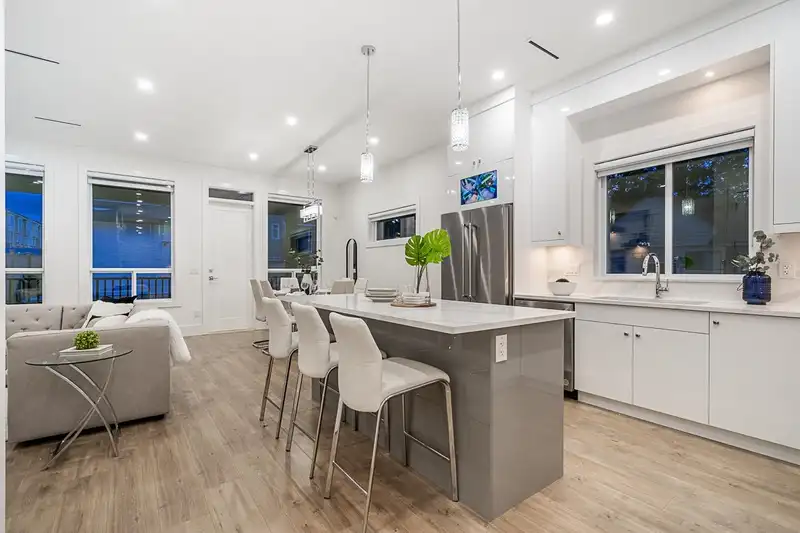 14186 59A AVENUE - photo 4 of 35