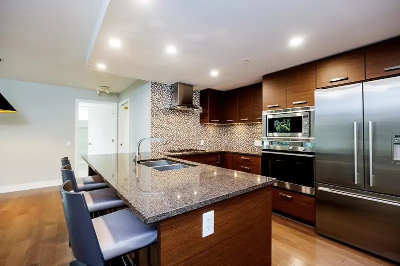 108 210 W 13TH STREET - photo 4 of 39