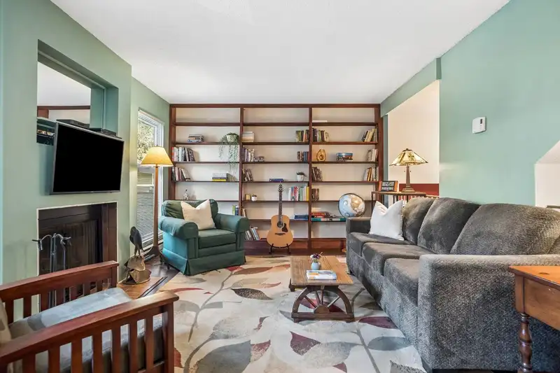 7250 APPLEDALE PLACE - photo 4 of 29