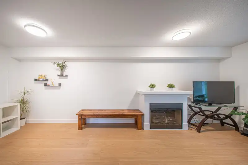41 20038 70 AVENUE - photo 3 of 40