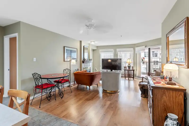 313 2968 BURLINGTON DRIVE - photo 4 of 33