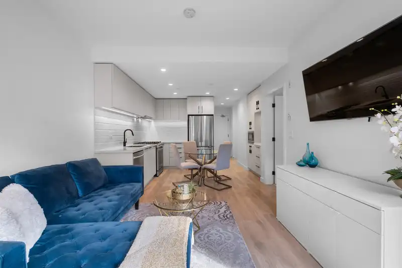 109 3038 ST GEORGE STREET - photo 1 of 33