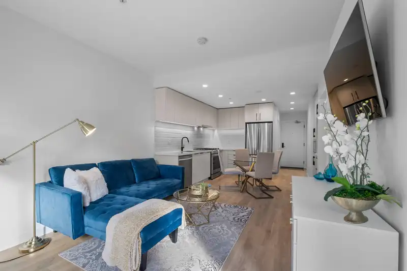 109 3038 ST GEORGE STREET - photo 2 of 33