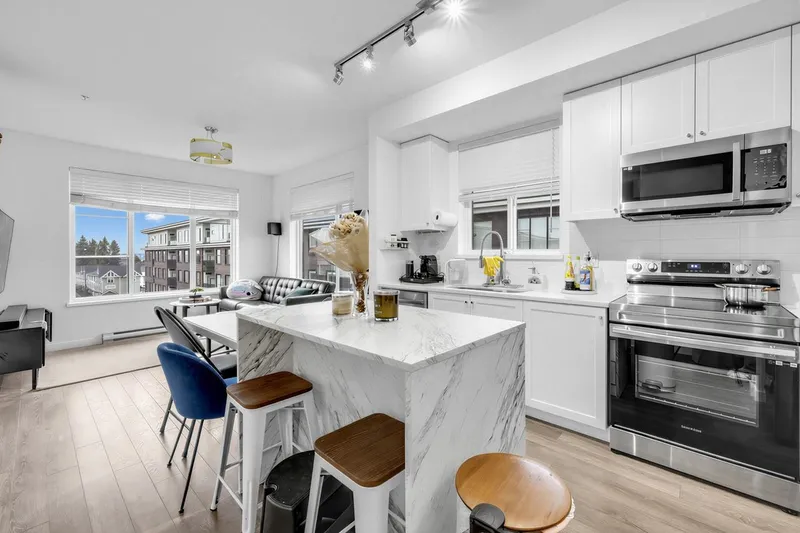 516 15858 FRASER HIGHWAY - photo 1 of 25