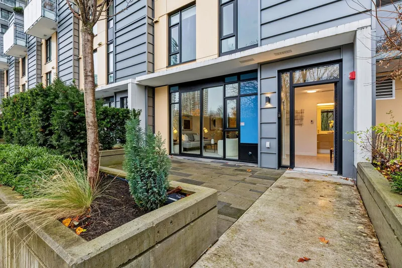 TH1431 HUNTER STREET - photo 1 of 25