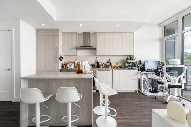 603 2351 BETA AVENUE - photo 4 of 10