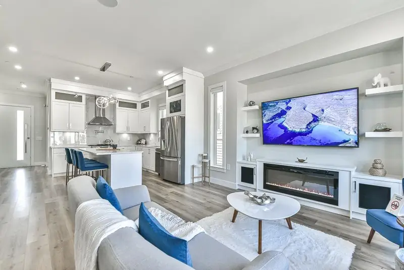 7424 196 STREET - photo 2 of 25