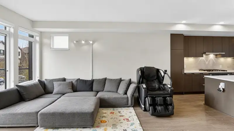 105 4662 HEMLOCK WAY - photo 4 of 30