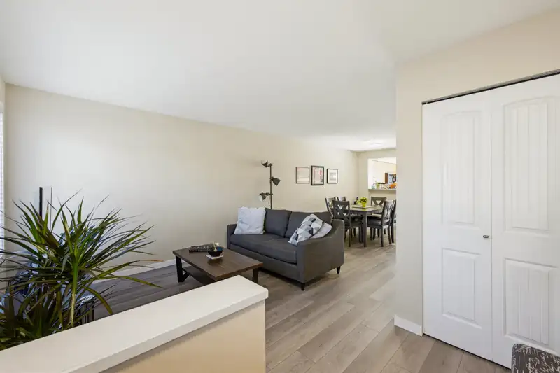 53 4401 BLAUSON BOULEVARD - photo 4 of 29