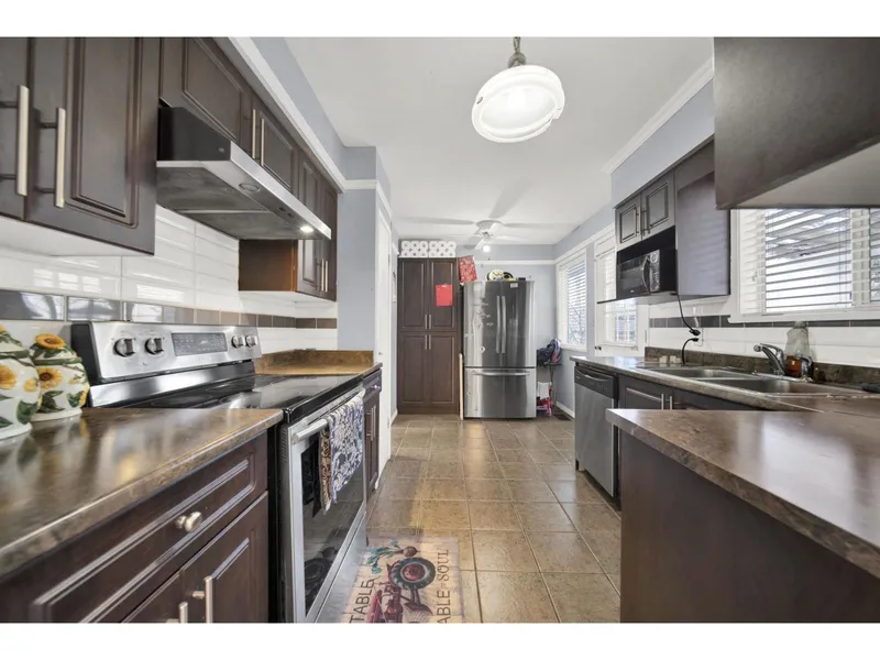 12627 58 AVENUE - photo 3 of 25