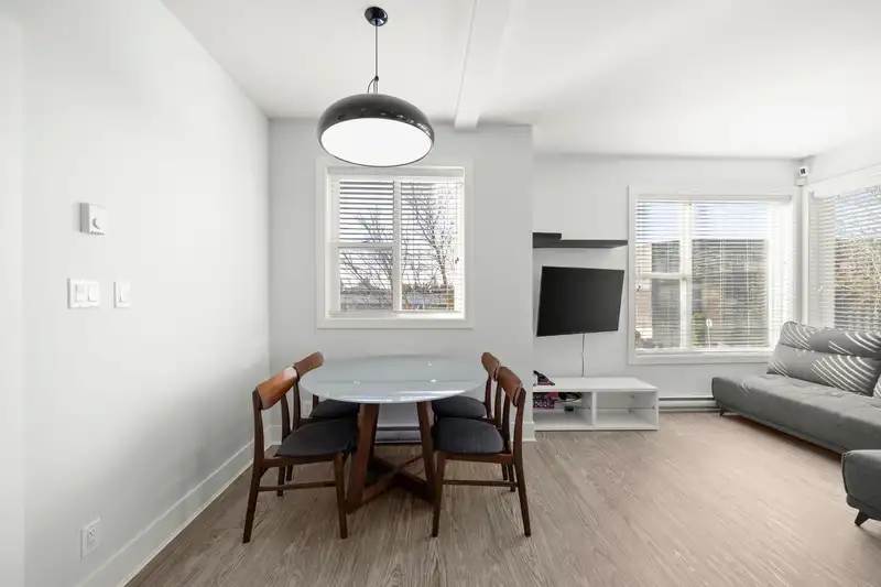 222 15956 86A AVENUE - photo 4 of 28