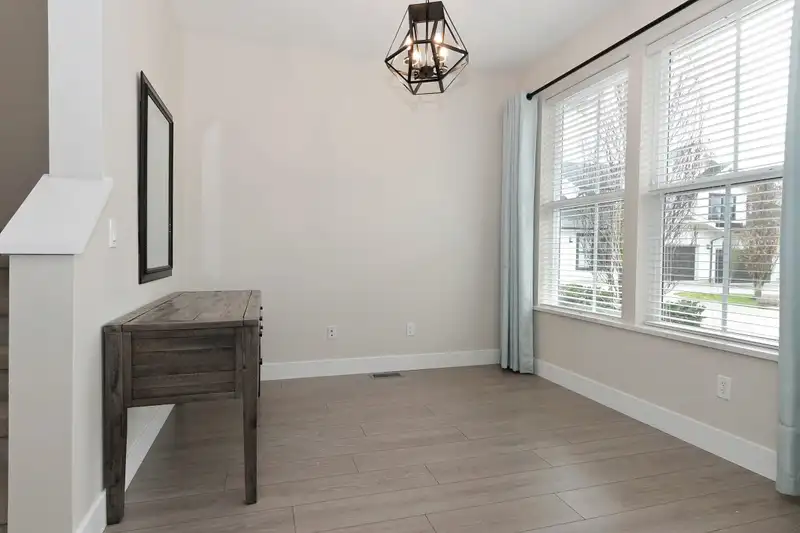 8 22057 49 AVENUE - photo 3 of 35