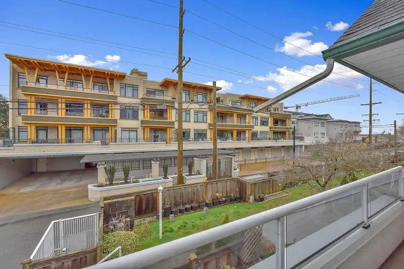 209 3978 ALBERT STREET - photo 2 of 12
