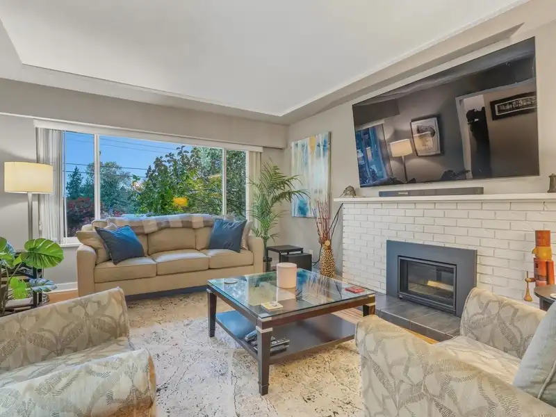 9434 113B STREET - photo 3 of 38