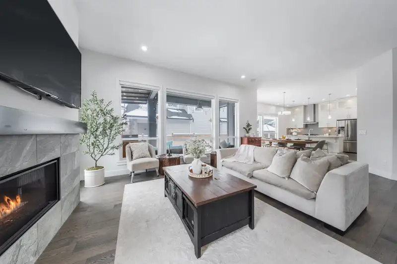 16405 25 AVENUE - photo 1 of 39