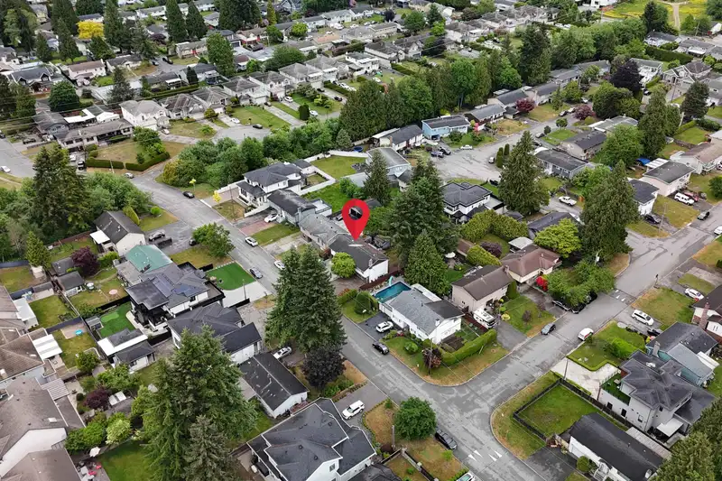 7322 113 STREET - photo 4 of 40