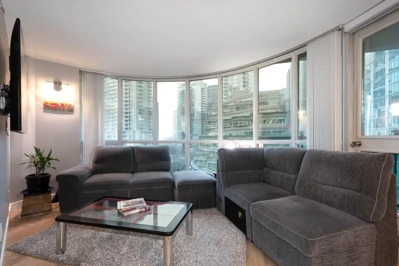 806 555 JERVIS STREET - photo 4 of 25