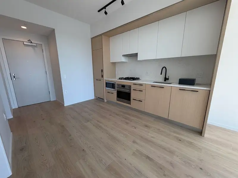 462 5189 EARLES STREET - photo 2 of 15