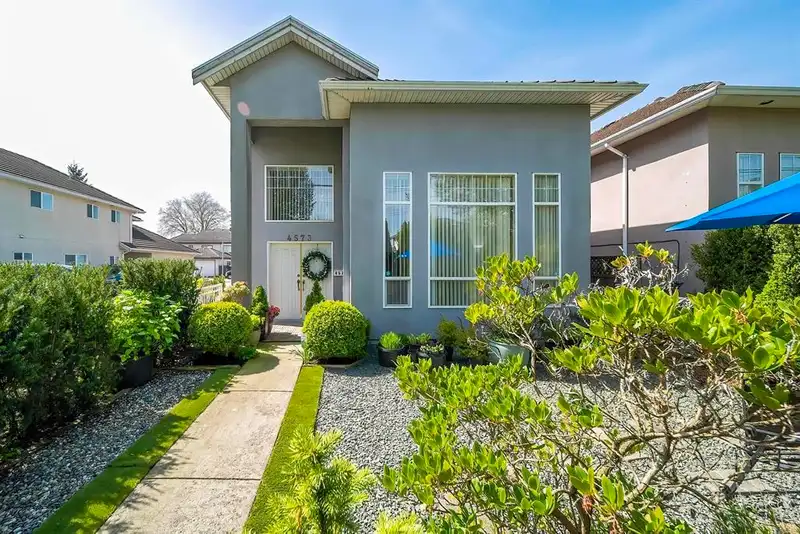 4573 NO. 5 ROAD - photo 1 of 19