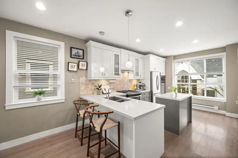 5 4949 47A AVENUE - photo 1 of 30
