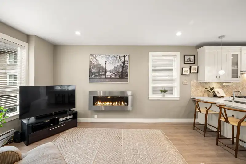 5 4949 47A AVENUE - photo 3 of 30
